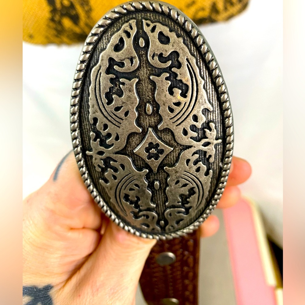 Brave leather belt with ornate buckle